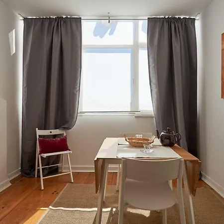 Apartmán Charming Em Belem-books And Canvas