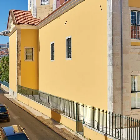 Charming Em Belem-books And Canvas * Lissabon