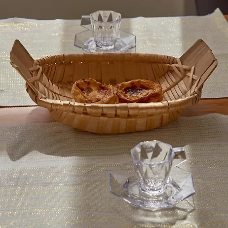 Charming Em Belem-books And Canvas