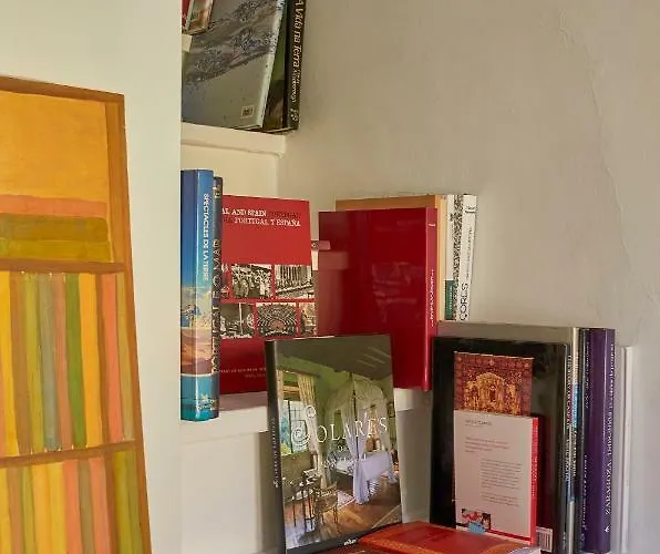 Charming Em Belem-books And Canvas * Lisboa